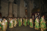 Η λιτανεία του Τιμίου Σταυρού τρεις φορές γύρω από τον Πανάγιο Τάφο.