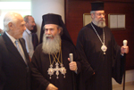 Ο Μακαριώτατος Πατριάρχης Ιεροσολύμων κ.κ.Θεόφιλος Γ΄, ο Αρχιεπίσκοπος Κύπρου κ.κ. Χρυσόστομος και ο Διαχειριστής της Μ.Κ.Ο. ΄Ρωμηοσύνη΄ κ. Πέτρος Κυριακίδης