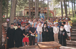 Η επίσκεψη του Σεβασμιωτάτου στις Κατασκηνώσεις των Χριστιανικών Μαθητικών Ομάδων στον Παρνασσό