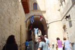 Οι προσκυνητές έξω από το Ελληνορθόδοξο Πατριαρχείο Ιεροσολύμων