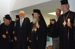 Ο Μακαριώτατος Πατριάρχης Ιεροσολύμων κ.κ.Θεόφιλος Γ΄, ο Αρχιεπίσκοπος Κύπρου κ.κ. Χρυσόστομος και ο Διαχειριστής της Μ.Κ.Ο. ΄Ρωμηοσύνη΄ κ. Πέτρος Κυριακίδης με τη συνοδεία τους