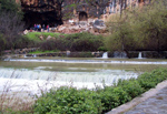 Η πηγή του Ιορδάνη ποταμού. Στο βάθος το σπήλαιο του Πάνα