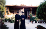 Ό π.Νικόλαος Πέττας μαζί με τον Αρχιμανδρίτη π.Ιγνάτιο,  Ηγούμενο της Ιεράς Μονής των Ποιμένων στη Βηθλεέμ 